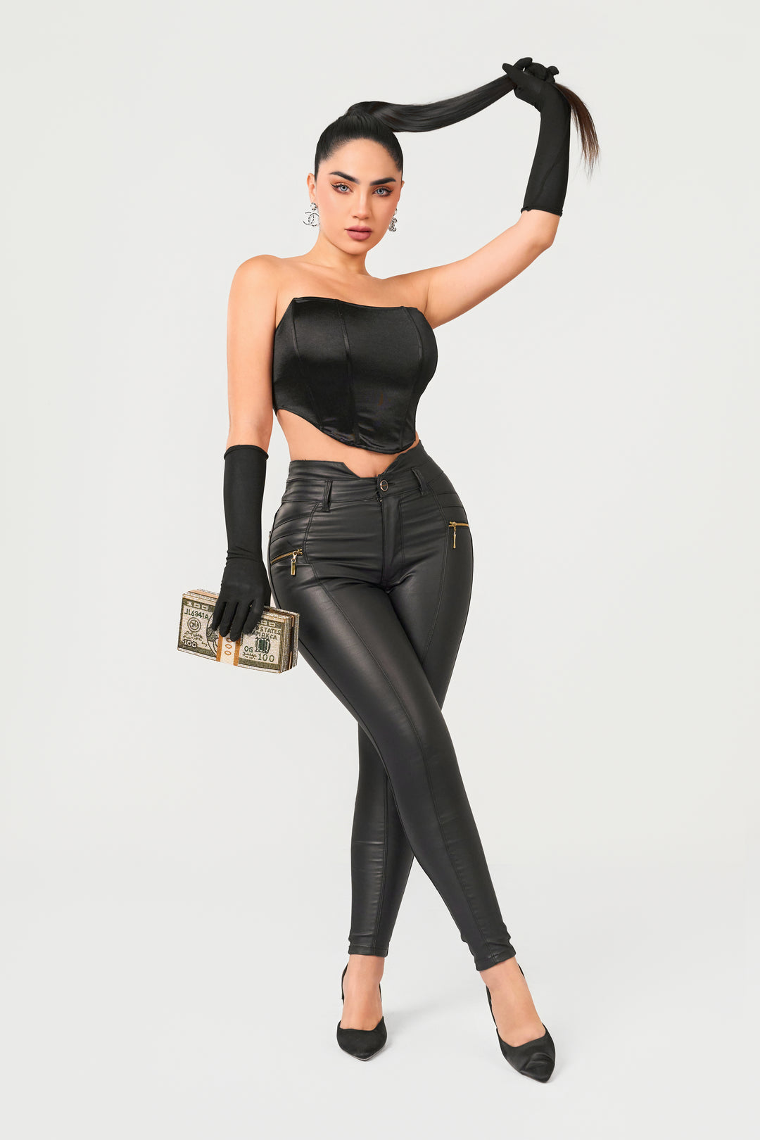 Black leather-effect skinny pants, elegant design to look amazing on any occasion.