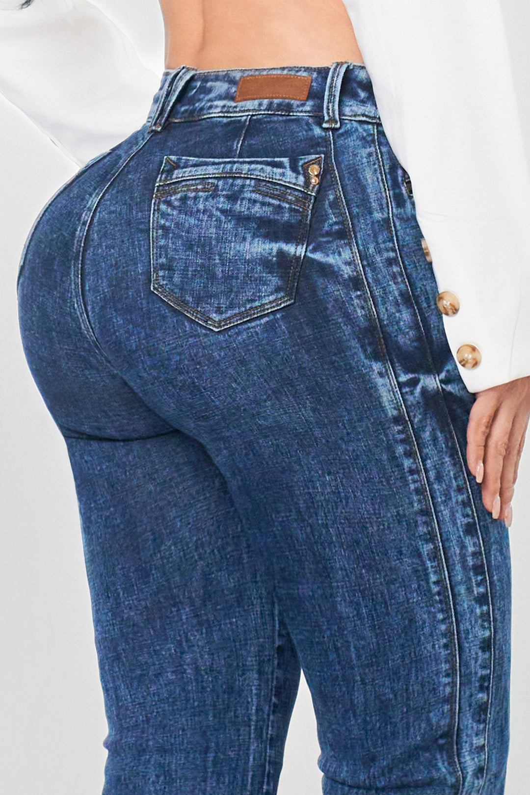 MID-RISE STRAIGHT JEAN 6879