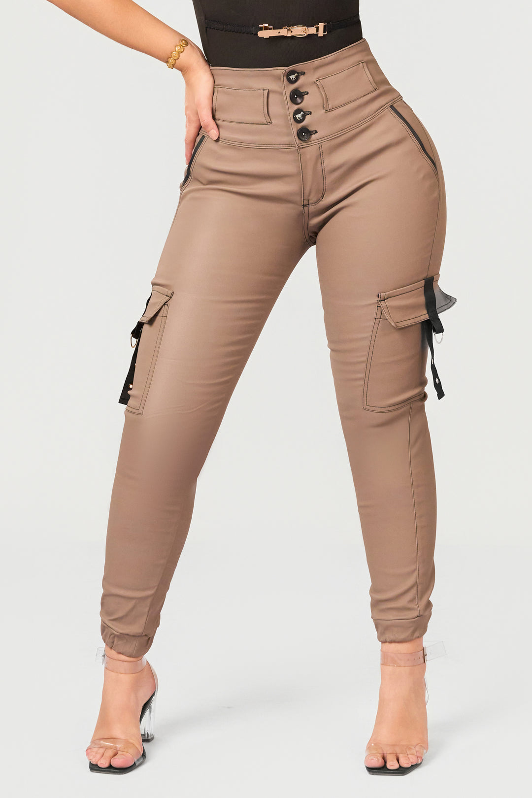 Brown leather-effect pants with cargo-style pockets, soft, comfortable, and versatile. 