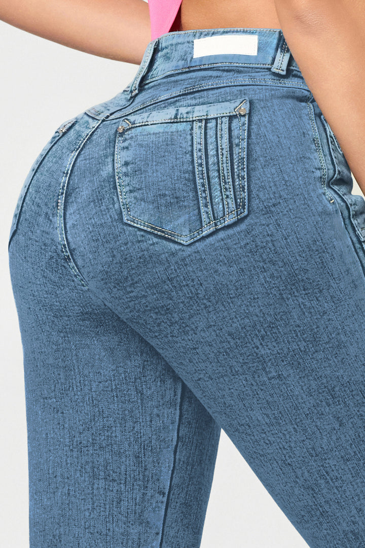 HIGH - RISE STRAIGHT JEAN 6869