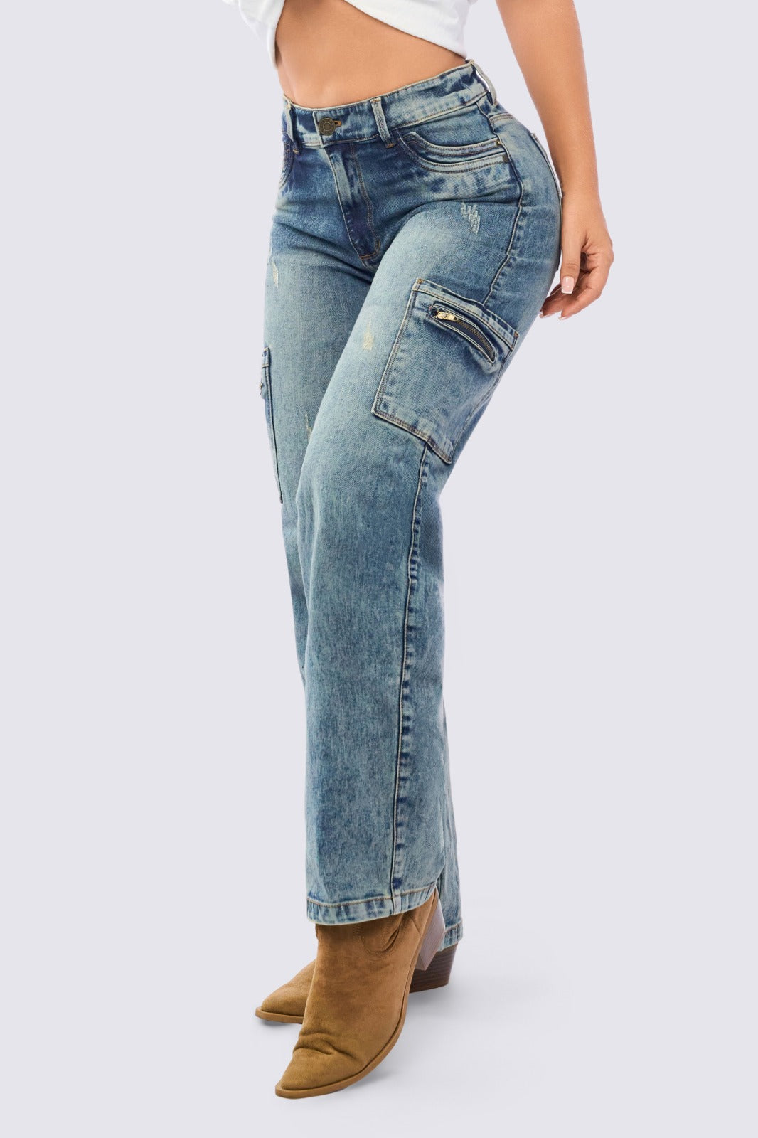 STRAIGHT-LEG CARGO JEANS 7107