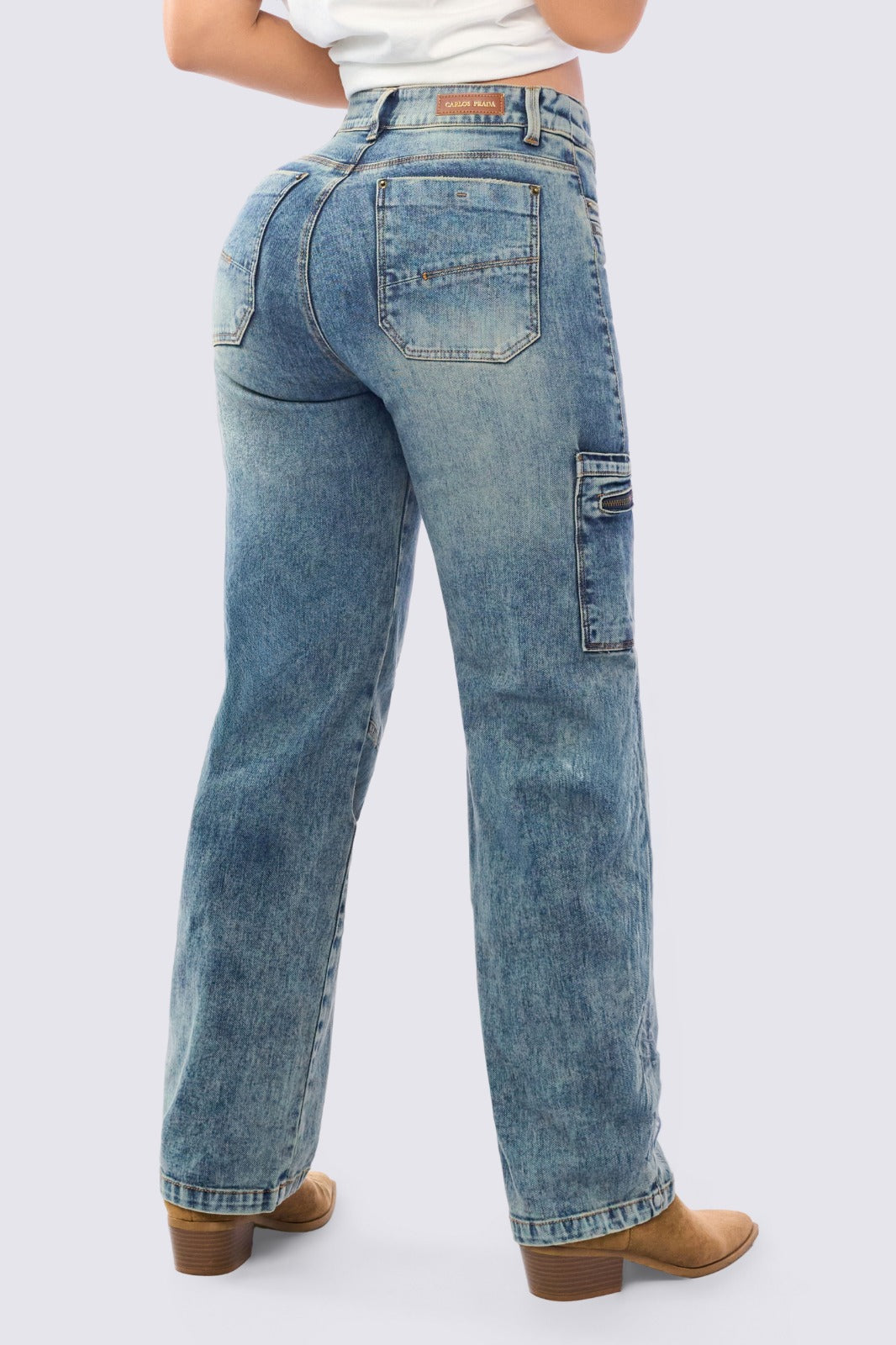STRAIGHT-LEG CARGO JEANS 7107