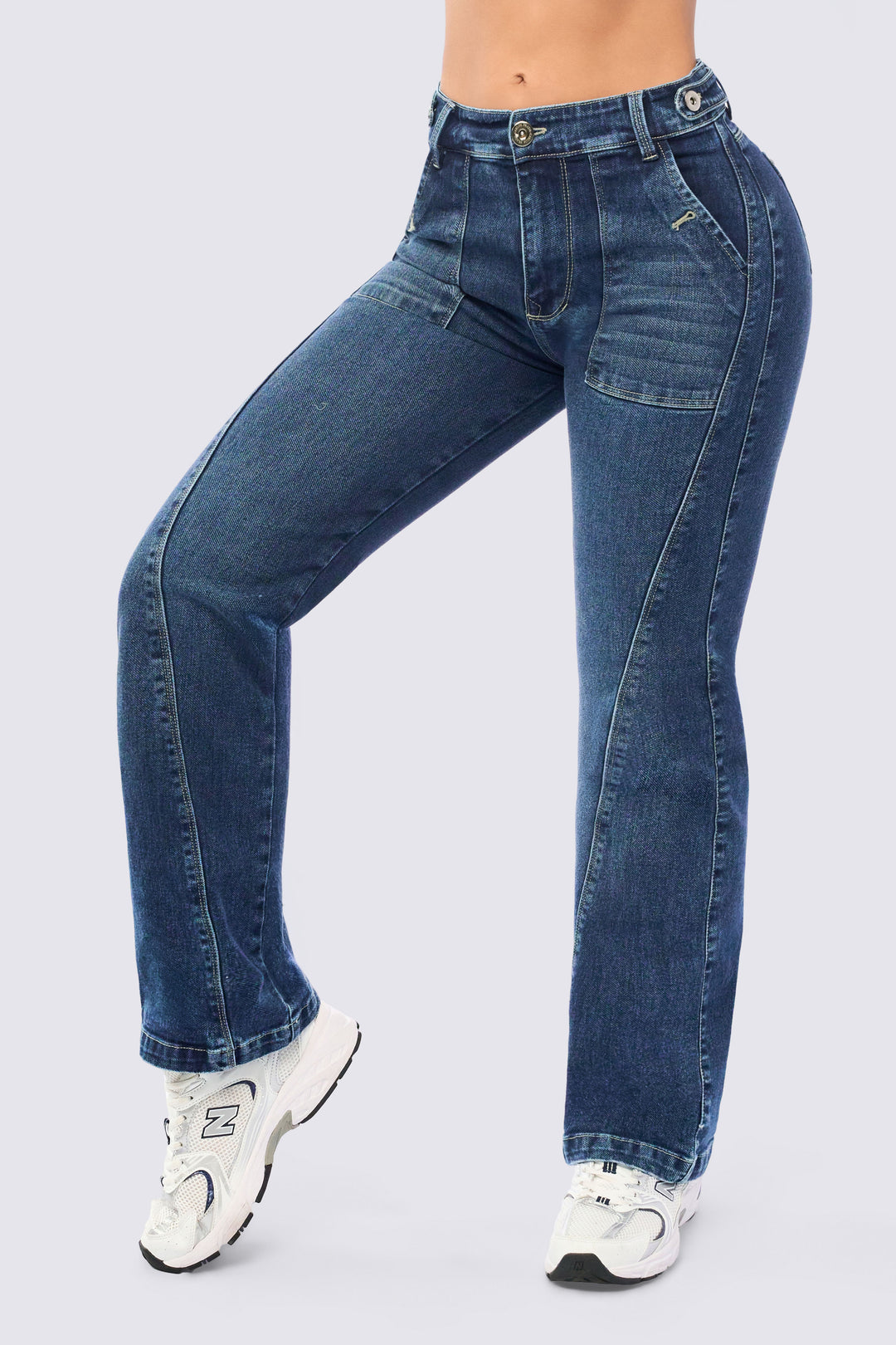 STRAIGHT-LEG JEANS IN MEDIUM BLUE 7104
