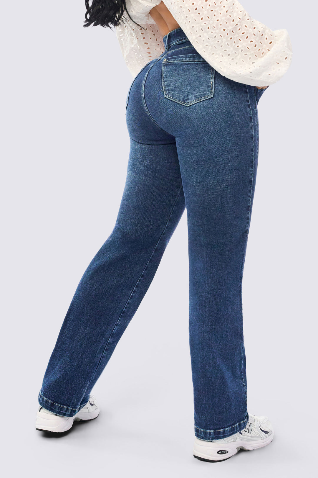 STRAIGHT-LEG JEANS IN MEDIUM BLUE 7104