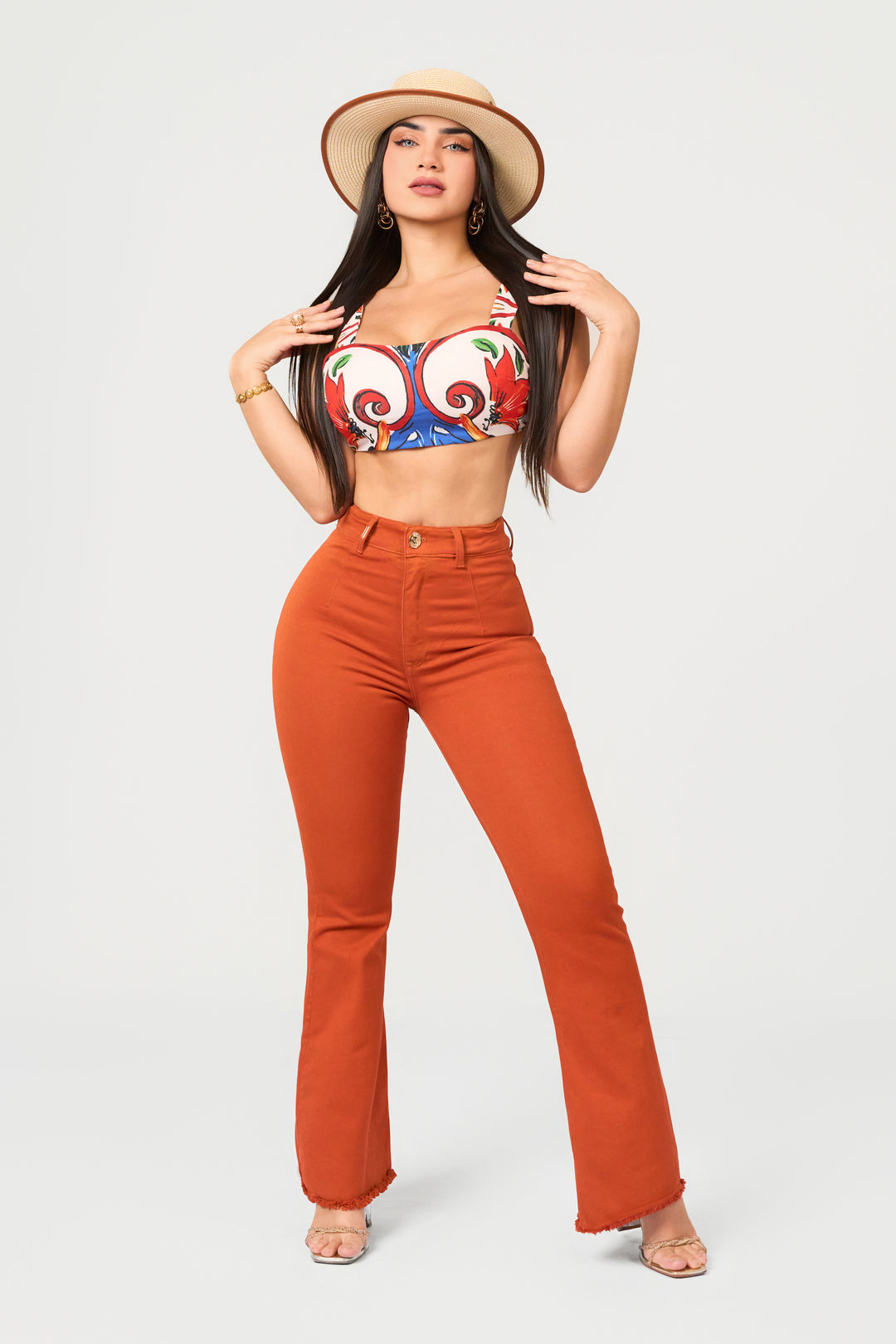 High-waisted terracotta flare jeans with a slim waistband for a cool, elegant look.