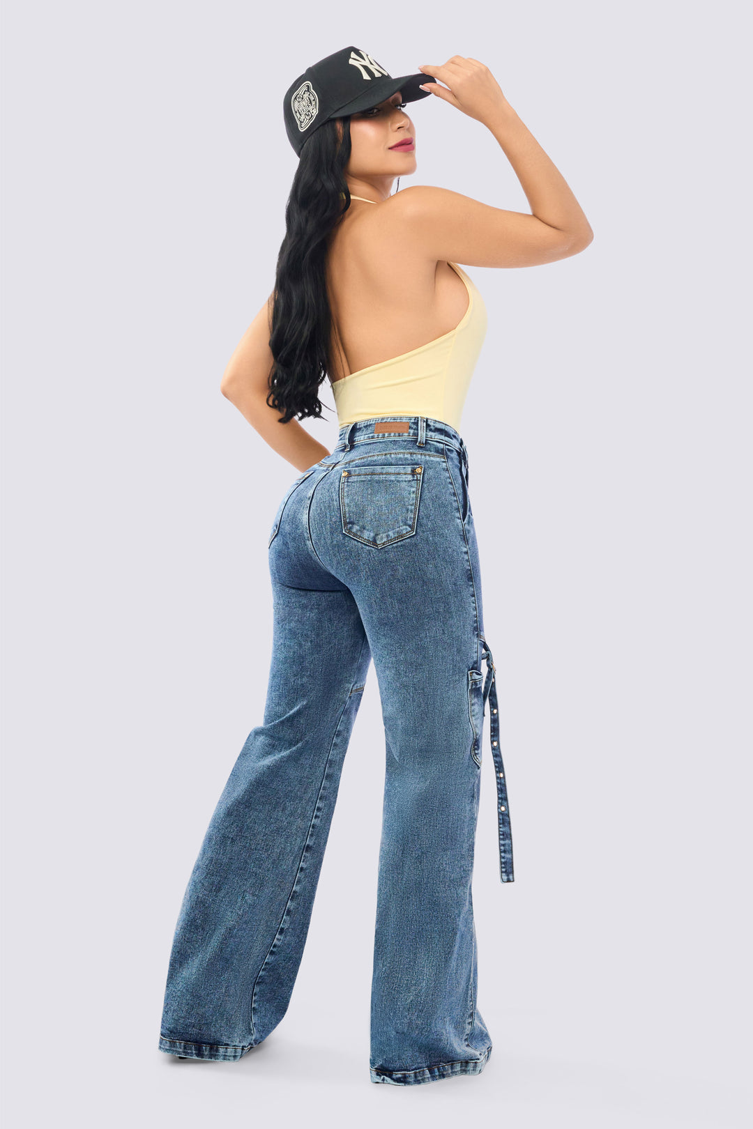 WIDE-LEG HIGH-WAISTED JEANS AND WIDE BOOTS 7084-N