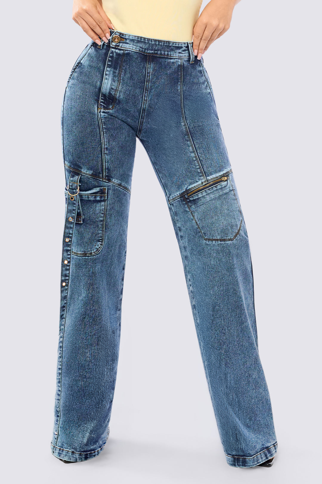 WIDE-LEG HIGH-WAISTED JEANS AND WIDE BOOTS 7084-N
