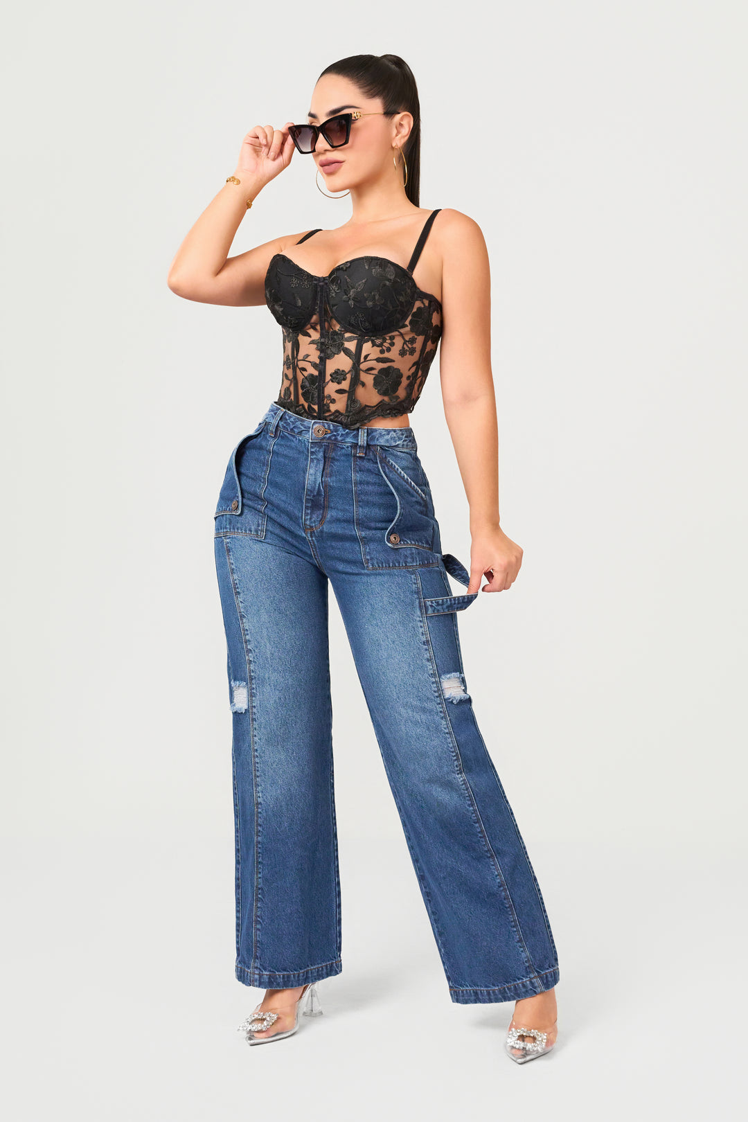 Straight-leg high-waisted pants with a slim waistband that flatters your figure. 