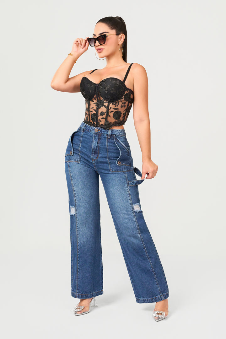Straight-leg high-waisted pants with a slim waistband that flatters your figure. 